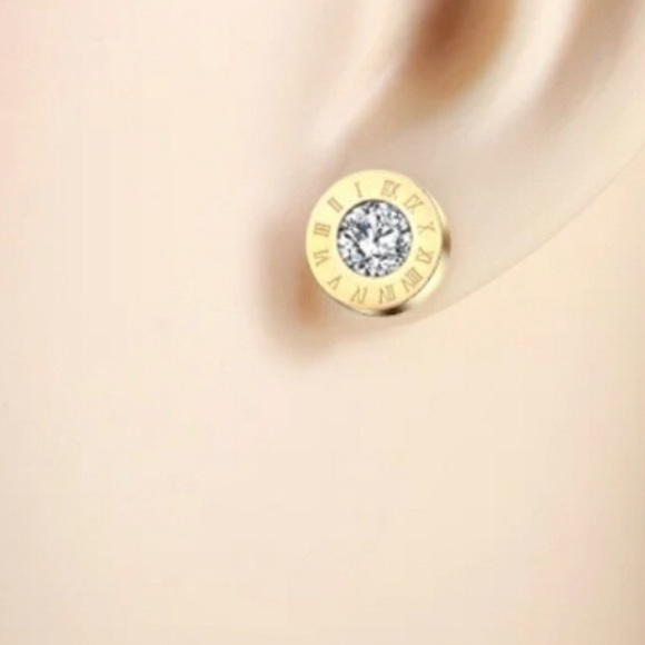 🔥Pl2🔥Roman Studsw/White Sapphire& Roman Numerals - Picture 7 of 7